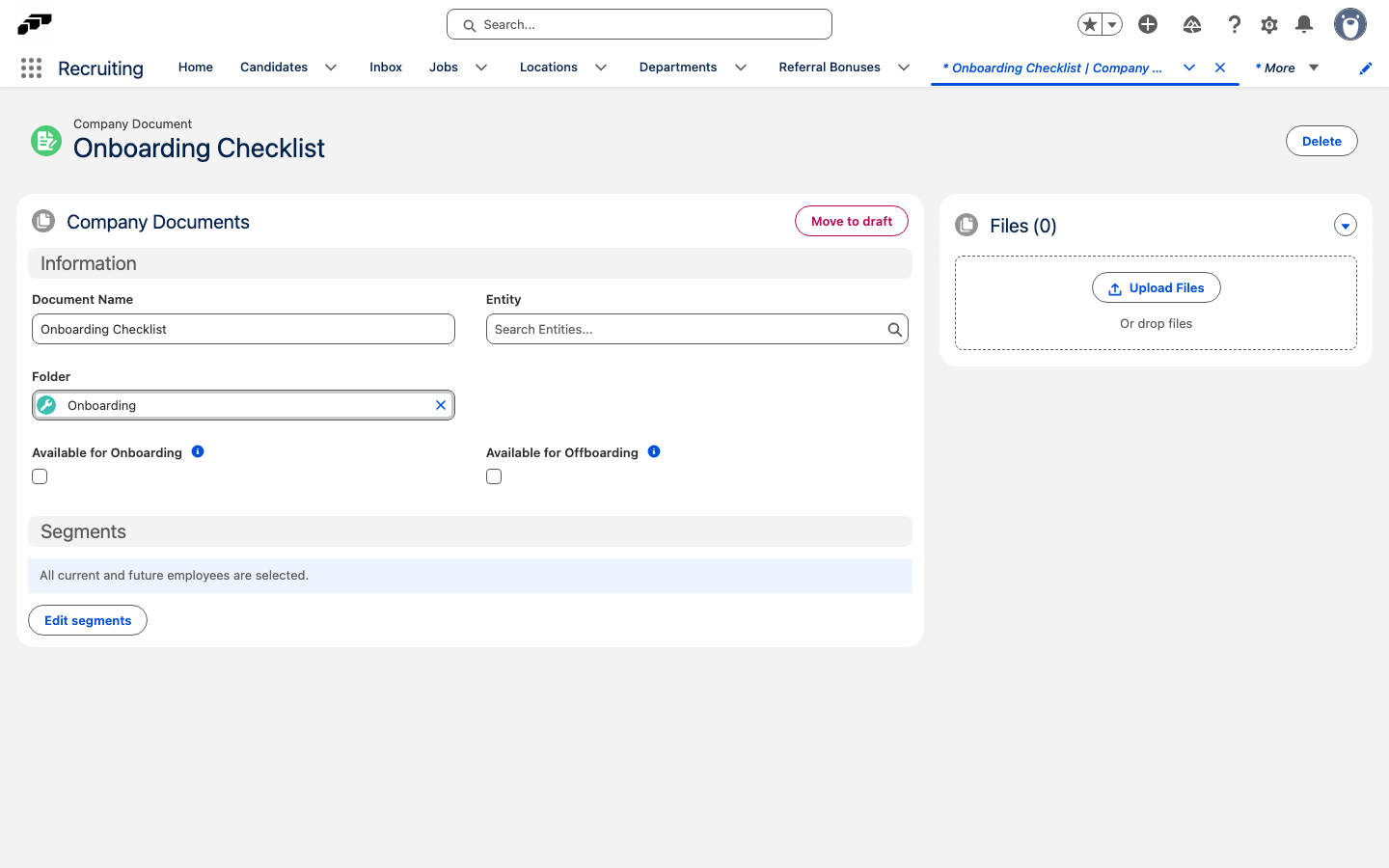 Datensatz einer Unternehmensunterlage mit den Kontrollkästchen Verfügbar für Onboarding und Verfügbar für Offboarding und dem Abschnitt Segmente mit Segmente bearbeiten