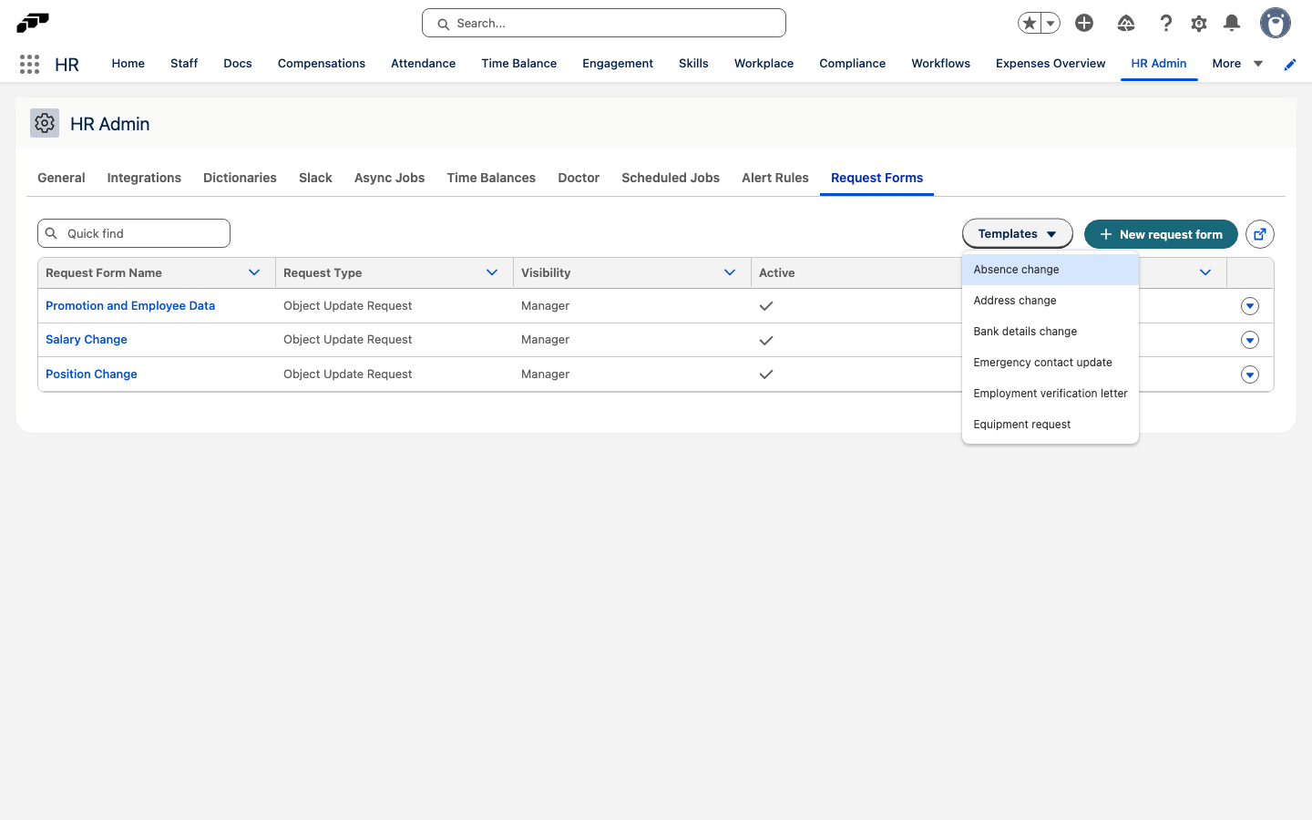 Der Tab Antragsformulare in HR Admin mit aufgelisteten Antragsformularen, geöffnetem Dropdown Vorlagen mit englischen Vorlagen und der Schaltfläche Neues Antragsformular