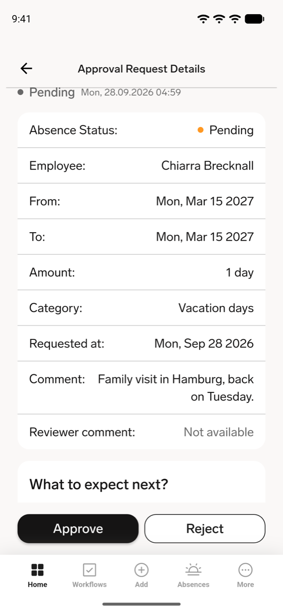 Die Abwesenheitskarte in den mobilen Approval Request Details mit Absence Status, Von, Bis, Amount, Kategorie und Reviewer comment