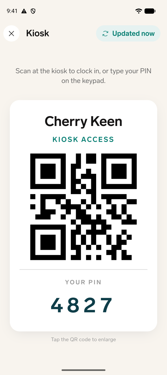 Der mobile Kiosk-Pass mit dem Namen des Mitarbeiters, dem QR-Code KIOSK ACCESS und den Ziffern unter YOUR PIN