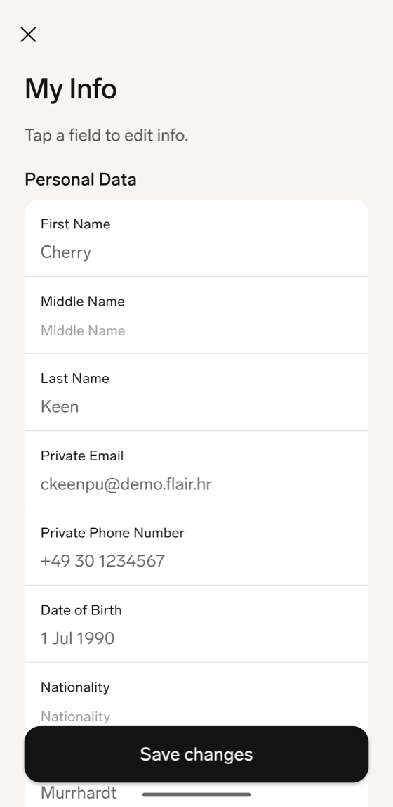 Der Bildschirm Meine Informationen in der flair Mobile App mit einem bearbeiteten Feld der persönlichen Daten und der Schaltfläche Änderungen speichern
