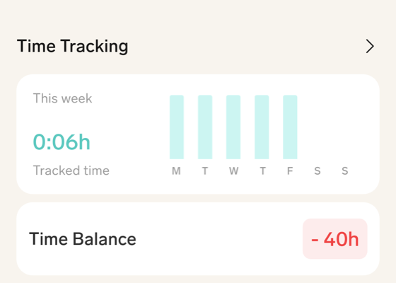 Die Karten Time Tracking und Time Balance auf dem Startbildschirm der Mobile App