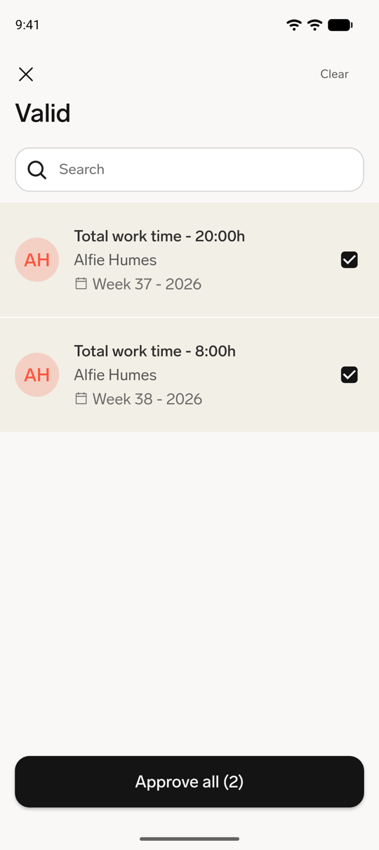 Die Liste Gültig in der flair Mobile App mit zwei ausgewählten Zeiterfassungen und der Schaltfläche Alle genehmigen (2)